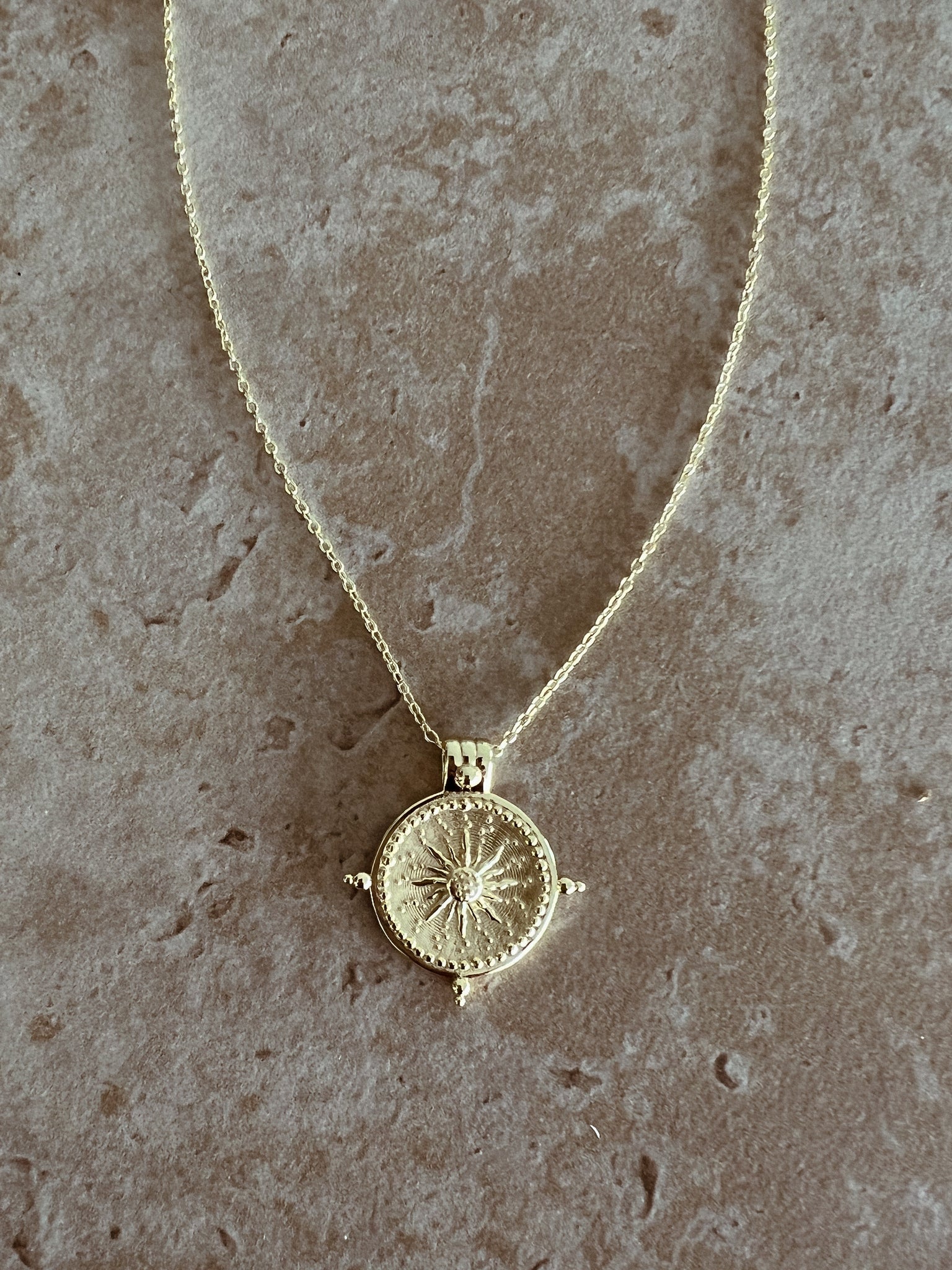 SUN TEMPLE NECKLACE IN GOLD – SÓL + SAND